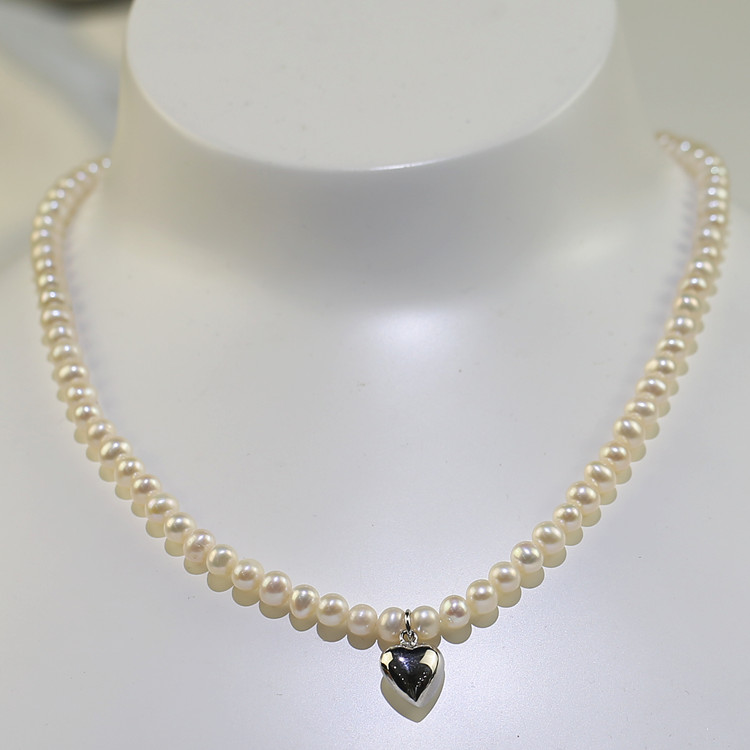 4.5-5mm freshwater pearl necklace wholesale 3A rice pearl 16 inch near round necklace with love shape pendant
