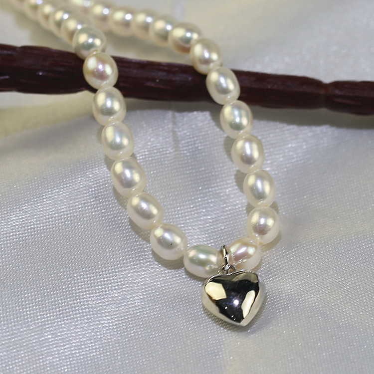 4.5-5mm freshwater pearl necklace wholesale 3A rice pearl 16 inch near round necklace with love shape pendant