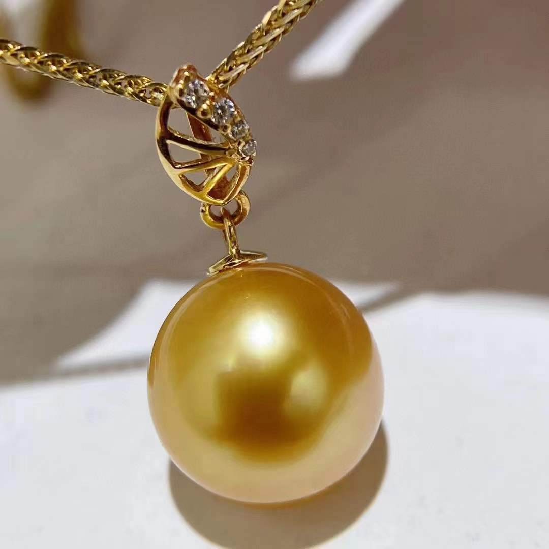 Gem south sea pearls pendant Custom golden South sea pearls jewelry